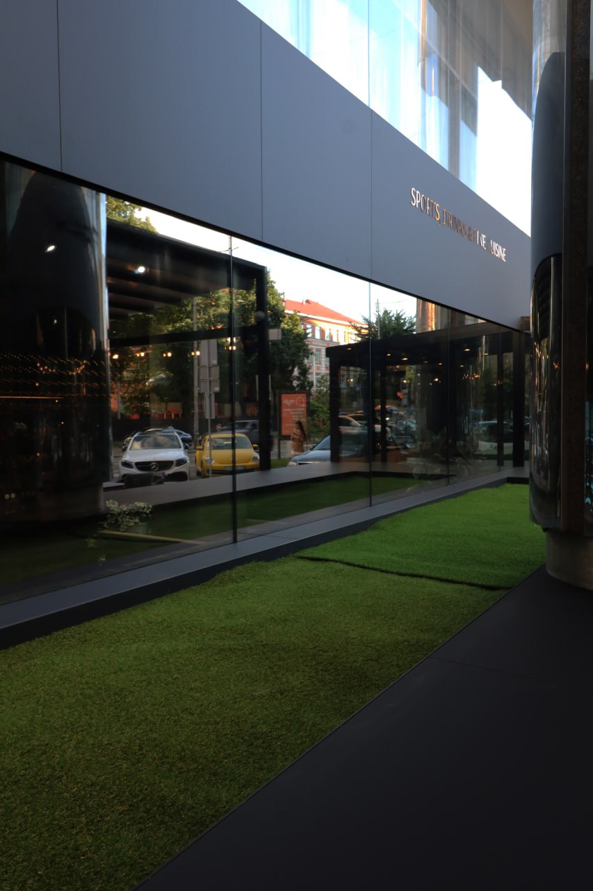 Sports, Drinks&Fine Cuisine